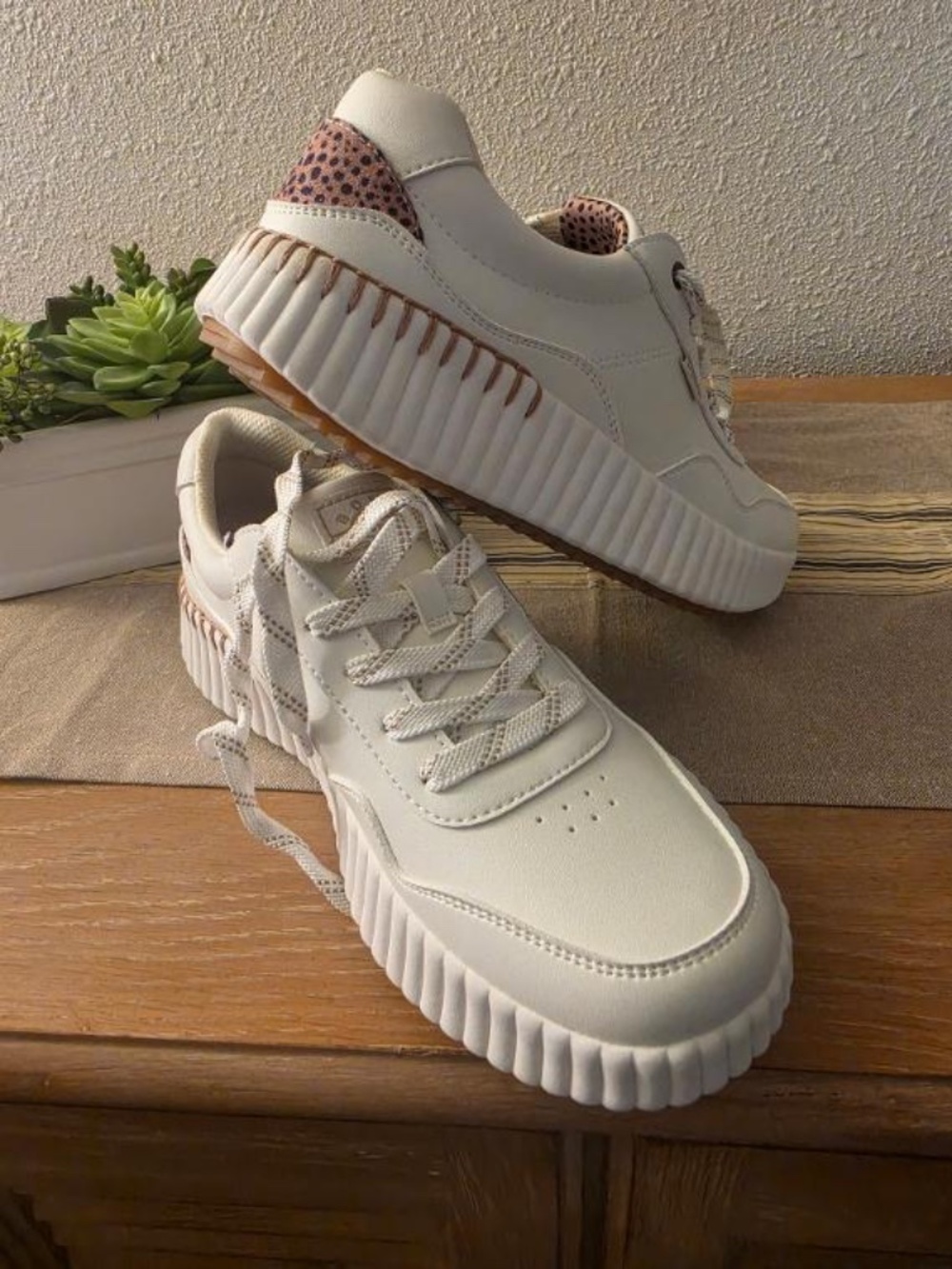 WOMENS LACE UP BOB'S SNEAKERS